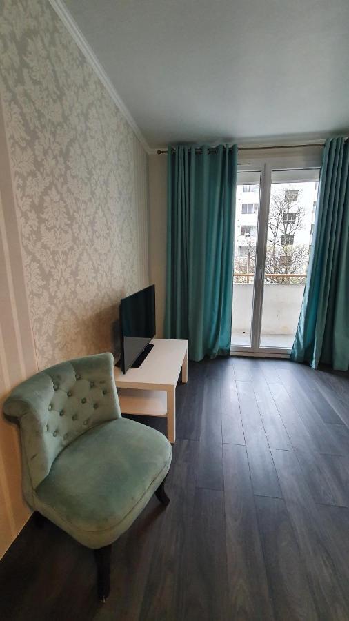 Appartement Avec Parking Gratuit Proche De Village De Marque Bourgoin-Jallieu Eksteriør bilde